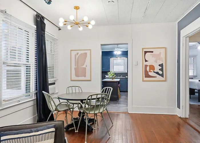 Bright 4br Retreat Near Downtown Lafayette