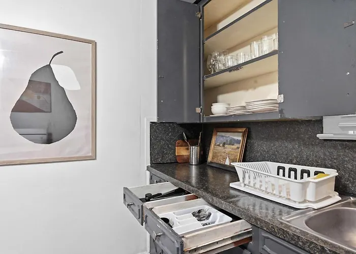 Bright 4br Retreat Near Downtown Hébergement de vacances