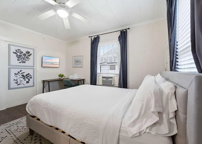 Bright 4br Retreat Near Downtown Hébergement de vacances Lafayette