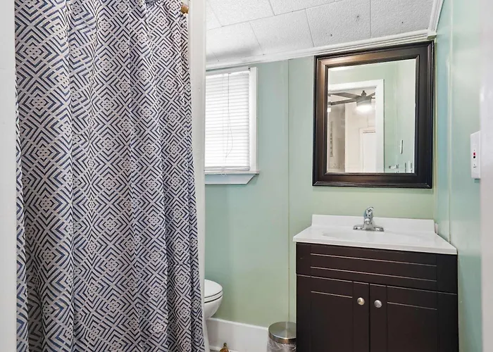 Hébergement de vacances Bright 4br Retreat Near Downtown *